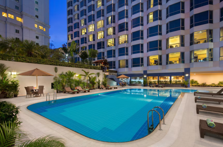 Millennium Hote Foto: Ilustrasi Kolam Renang Hotel