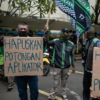 Ketua Umum (Ketum) Garda Indonesia Igun Wicaksono mengeluhkan sulitnya syarat driver ojol mendapatkan bonus hari raya (BHR) dari aplikator. Ilustrasi. (Foto: CNN Indonesia).