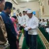 Gubernur Jambi, Al Haris, bersama sejumlah pejabat Pemerintah Provinsi Jambi melaksanakan Safari Subuh di Masjid Muqarobbin, Kecamatan Alam Barajo, Kota Jambi, Jumat (2/5/2025).