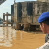 Kapal Tongkang batu bara menabrak tiang fender gentala arasy, Jumat (9/5).