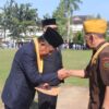 Momen Penyerahan Bintang Kehormatan LVRI kepada Pejabat Provinsi Jambi.