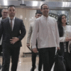 Nadiem Makarim Usai Diperiksa 9 Jam oleh Kejagung Terkait Kasus Korupsi Laptop Chromebook. (Foto: CNN Indonesia)