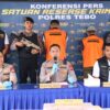 Kapolres Tebo AKBP Triyanto saat memberikan keterangan pers terkait pengungkapan kasus korupsi KUR fiktif di BSI KCP Rimbo Bujang 1
