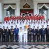 Foto bersama Gubernur Al Haris dengan jajaran Forkopimda dan tamu undangan HUT RI ke-80
