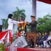 Pasukan Paskibraka Provinsi Jambi sukses menjalankan tugas penurunan Bendera Merah Putih dengan penuh khidmat.