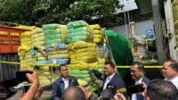 Barang bukti ratusan bal pakaian bekas impor ilegal yang disita.