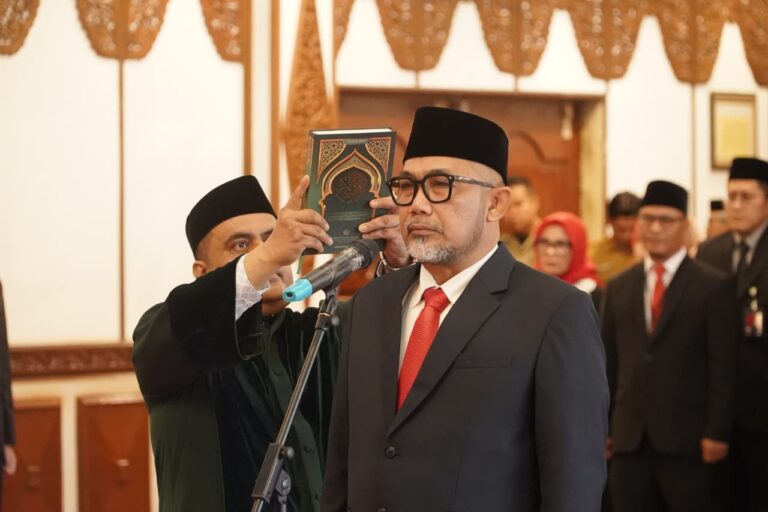 Gubernur Al Haris Lantik Komut Baru Bank Jambi, Soroti Keamanan Siber hingga Modal Rp 3 T