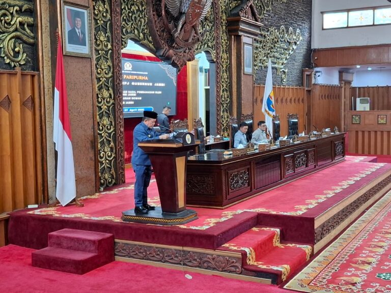 Hadiri Paripurna DPRD, Gubernur Al Haris Janji Eksekusi Masukan Pansus