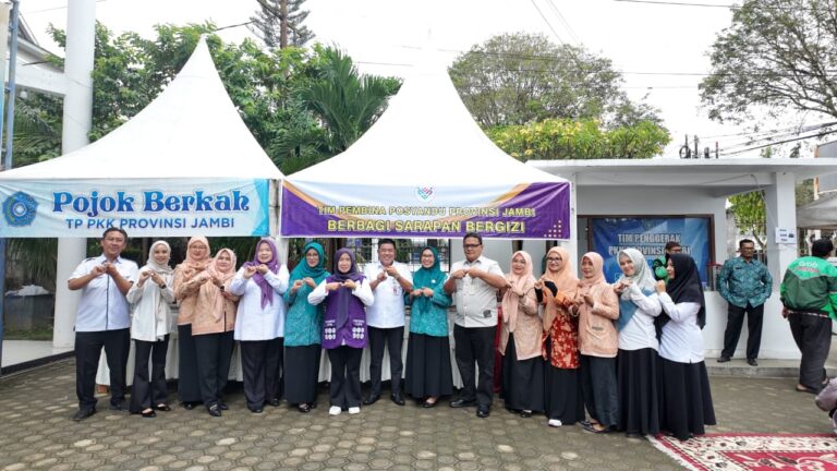 Hesti Haris Bagikan 300 Porsi Sarapan di ‘Pojok Berkah’, Ajak Warga Gotong Royong