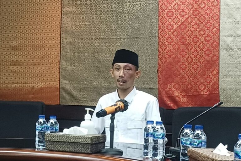 Viral Main COC-Merokok Saat Rapat, Anggota DPRD Jember: Saya Khilaf…