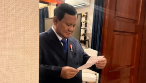 Presiden Prabowo Terima Surat Apresiasi Makan Bergizi Gratis dari Siswa MI di Nganjuk