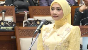 Resmi! Anak Adies Kadir, Adela Kanasya Dilantik Jadi Anggota DPR Gantikan Ayahnya