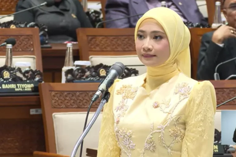 Resmi! Anak Adies Kadir, Adela Kanasya Dilantik Jadi Anggota DPR Gantikan Ayahnya