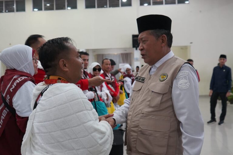Lepas 442 Jemaah Calon Haji Kloter BTH 22, Wagub Jambi Titip Doa untuk Kemajuan Daerah