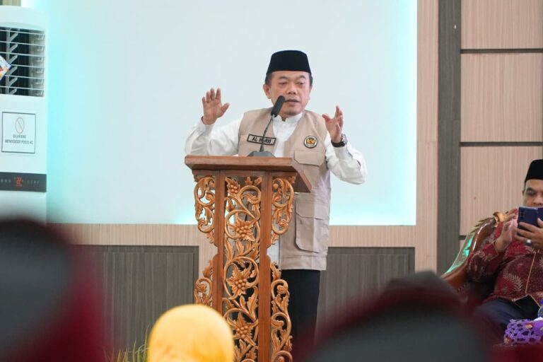 Lepas 443 Jemaah Haji Kloter Pertama Jambi, Gubernur Al Haris: Jangan Ada yang Merasa Diabaikan