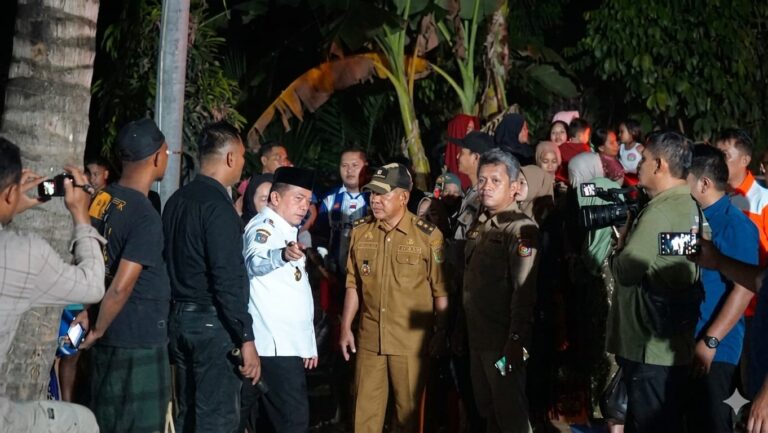 Tinjau Banjir Merangin, Gubernur Al Haris Janjikan Perahu Gratis hingga Jembatan Baru