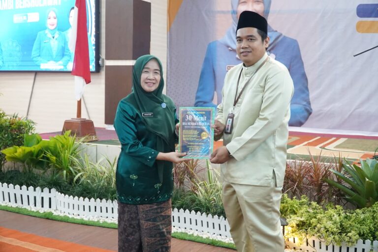 Perkuat Nilai Religius, Ketua TP PKK Provinsi Jambi Gencarkan Sosialisasi “Gerakan Jambi Bersholawat” di Muaro Jambi