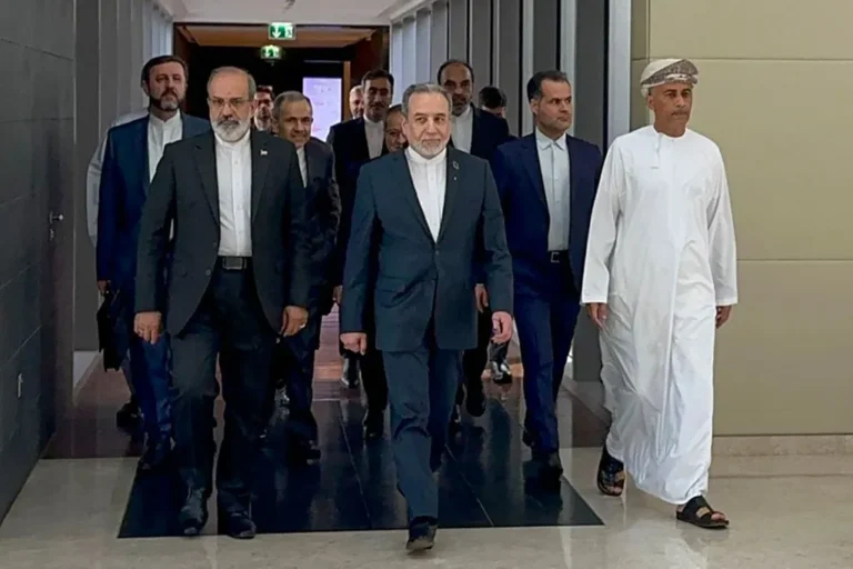 AS-Iran Finalisasi Draf Pelonggaran Sanksi Minyak dalam Perundingan di Swiss