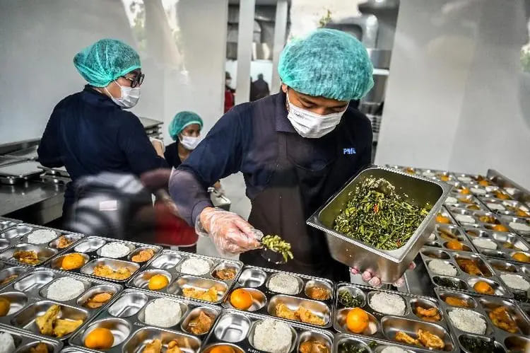 Komisi IX DPR Desak Penghentian Sementara Program Makan Bergizi Gratis untuk Evaluasi Menyeluruh