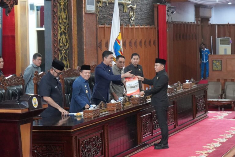 DPRD Sahkan Ranperda Pertanggungjawaban APBD 2025, Gubernur Al Haris Instruksikan SKPD Segera Tindak Lanjuti Catatan Dewan
