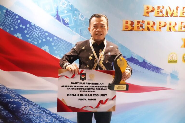 Pemprov Jambi Raih Penghargaan Nasional Kemendagri Lewat Program Bedah Rumah 250 Unit