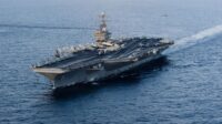 IRGC Klaim Hantam Kapal Induk AS dengan Rudal Balistik di Selat Hormuz