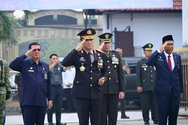 HUT ke-81 TNI: Sinergi Tanpa Batas Jajaran Pimpinan Daerah Ziarahi Makam Pahlawan