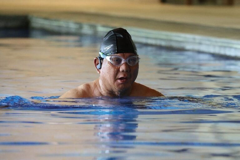 Mengenal Sisi Lain Prabowo: Berenang sebagai “Meditasi Air” hingga Buku Favorit di Titik Nadir