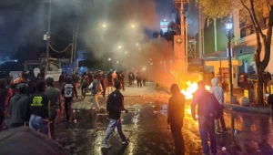 Demo Tuntut UMR di Yogyakarta Berujung Ricuh, Massa Tak Dikenal Serang Gedung DPRD DIY