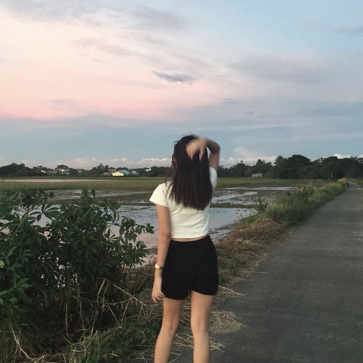 Di Balik Maraknya Pose Estetik Wanita di TikTok dan Instagram, Apa Motif Sesungguhnya?