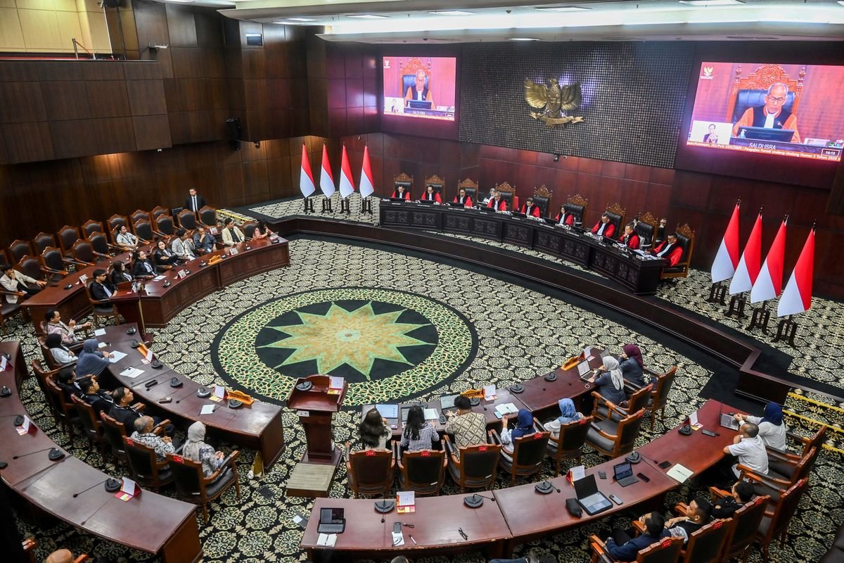 Sengit! Denny Indrayana Tuding Balik Isu Ijazah Gibran Buah Cawe-cawe Jokowi