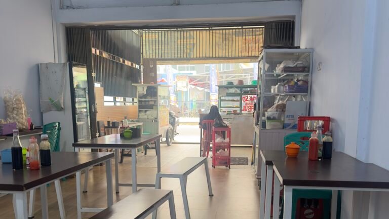 Lesunya Daya Beli Masyarakat: Saat Piring-piring di Rumah Makan Mulai Kehilangan Pelanggan