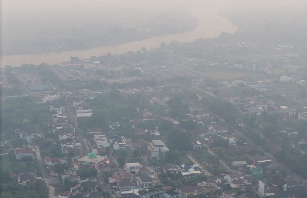 Kabut Asap Karhutla Kian Pekat Selimuti Sumatra Selatan